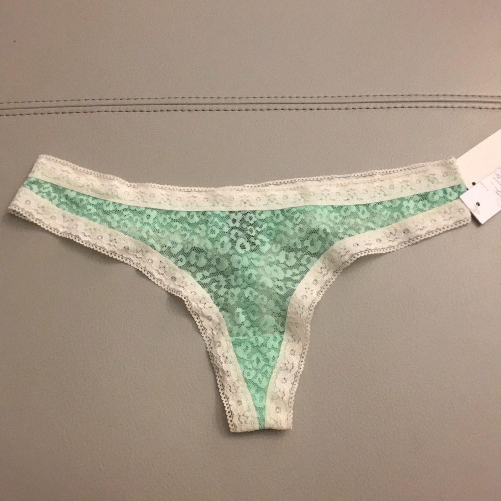 NWT Kensie Mint Jjade Thongs